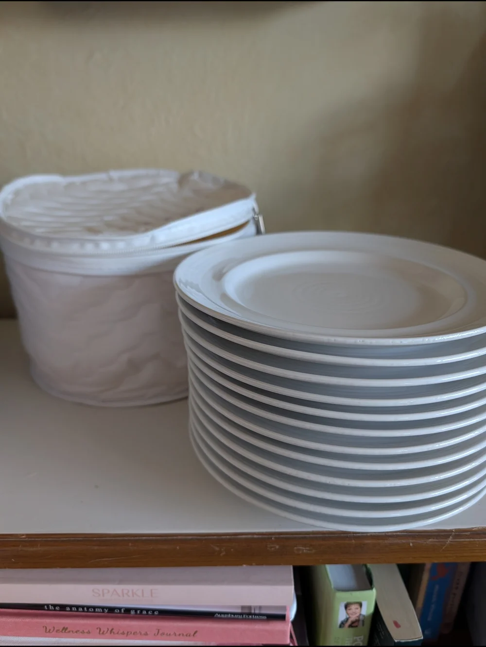 Vintage Set Of 12 Pier 1 Solid White Dessert Plates With Storage Case 8